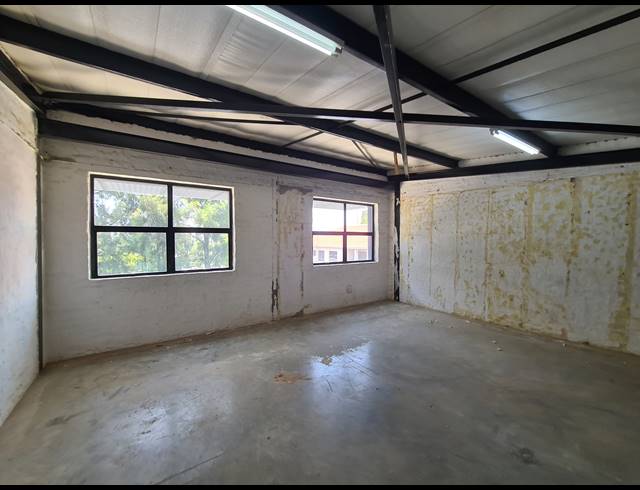 140M² WAREHOUSE TO LET IN PRESIDENT PARK